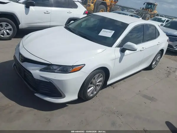 4T1C11AK3MU578667 2021 TOYOTA CAMRY - Image 2