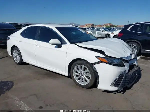 4T1C11AK3MU580192 2021 TOYOTA CAMRY - Image 1