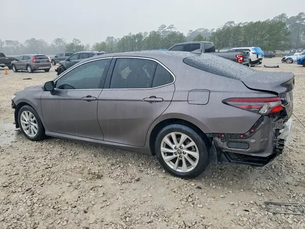 4T1C11AK3MU580385 2021 TOYOTA CAMRY - Image 2