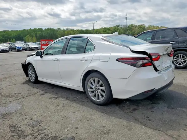 4T1C11AK3MU581228 2021 TOYOTA CAMRY - Image 2