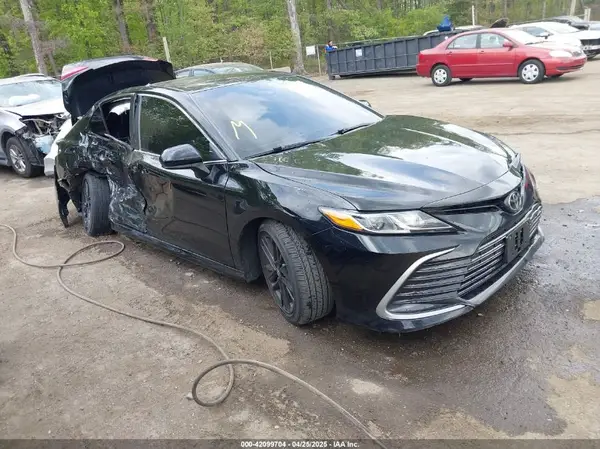 4T1C11AK3MU583738 2021 TOYOTA CAMRY - Image 1