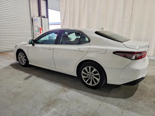 4T1C11AK3MU591399 2021 TOYOTA CAMRY - Image 2