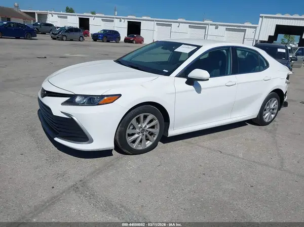 4T1C11AK3MU597008 2021 TOYOTA CAMRY - Image 2