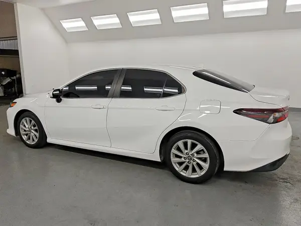 4T1C11AK3MU599342 2021 TOYOTA CAMRY - Image 2