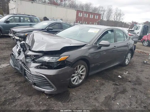 4T1C11AK3MU599664 2021 TOYOTA CAMRY - Image 2