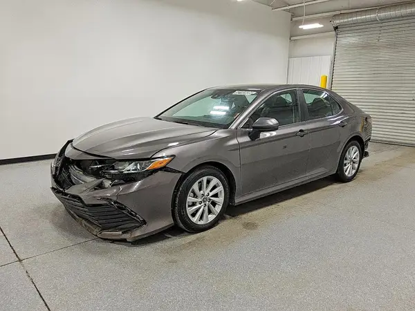 4T1C11AK3MU602725 2021 TOYOTA CAMRY - Image 1