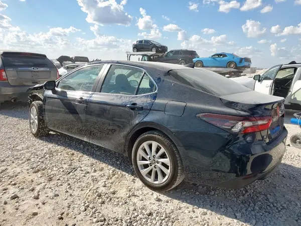 4T1C11AK3MU604197 2021 TOYOTA CAMRY - Image 2