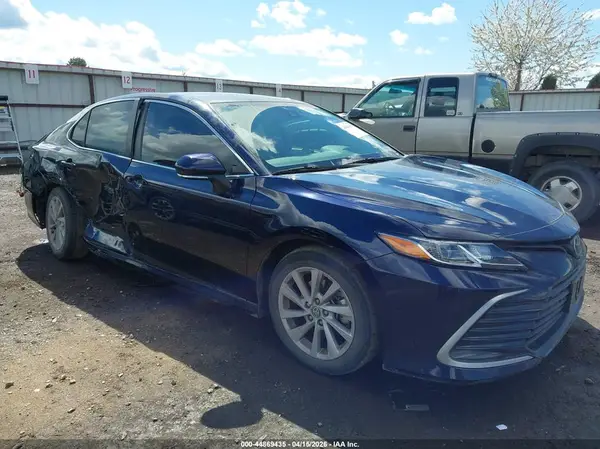 4T1C11AK3MU610288 2021 TOYOTA CAMRY - Image 1