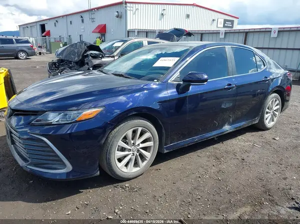 4T1C11AK3MU610288 2021 TOYOTA CAMRY - Image 2