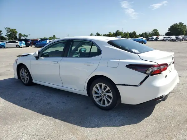 4T1C11AK3MU612980 2021 TOYOTA CAMRY - Image 2