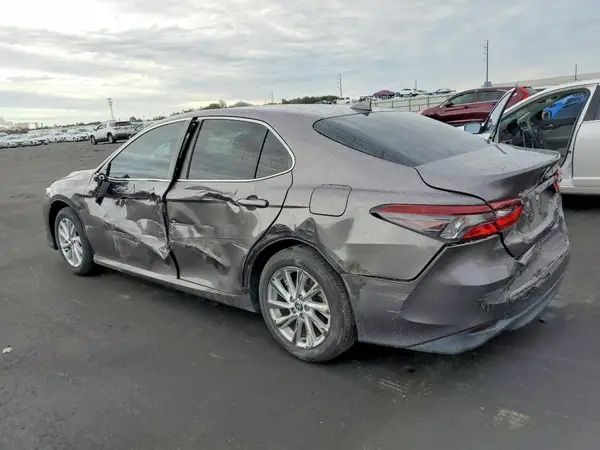 4T1C11AK3MU614258 2021 TOYOTA CAMRY - Image 2