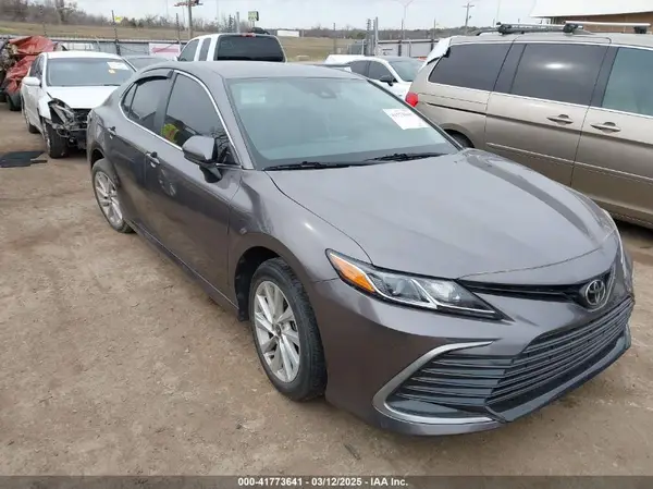 4T1C11AK3MU614549 2021 TOYOTA CAMRY - Image 1