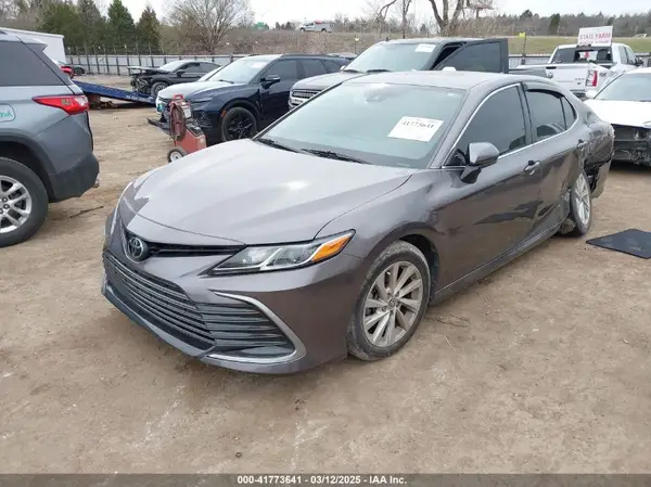 4T1C11AK3MU614549 2021 TOYOTA CAMRY - Image 2