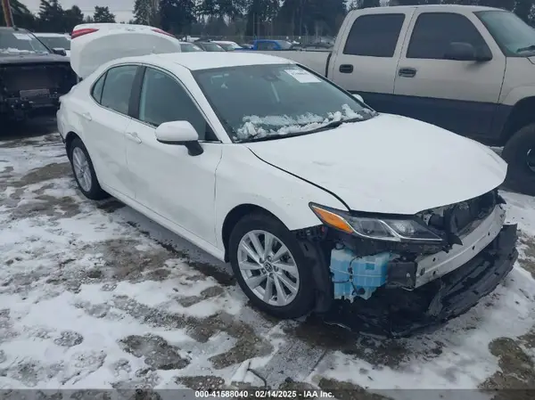 4T1C11AK3NU002398 2022 TOYOTA CAMRY - Image 1