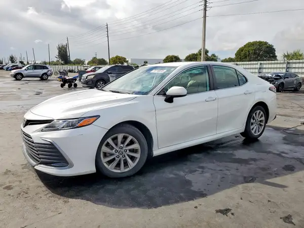 4T1C11AK3NU006855 2022 TOYOTA CAMRY - Image 1