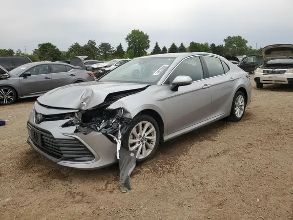 4T1C11AK3NU025535 2022 TOYOTA CAMRY - Image 1