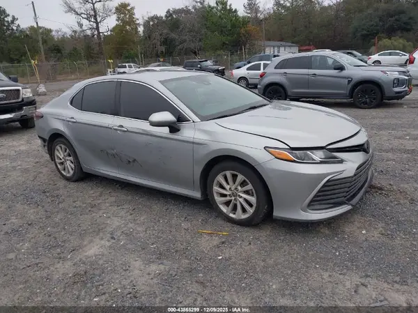 4T1C11AK3NU028919 2022 TOYOTA CAMRY - Image 1