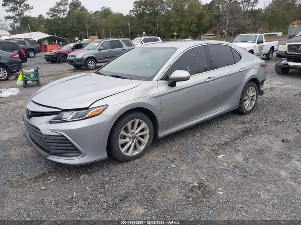 4T1C11AK3NU028919 2022 TOYOTA CAMRY - Image 2