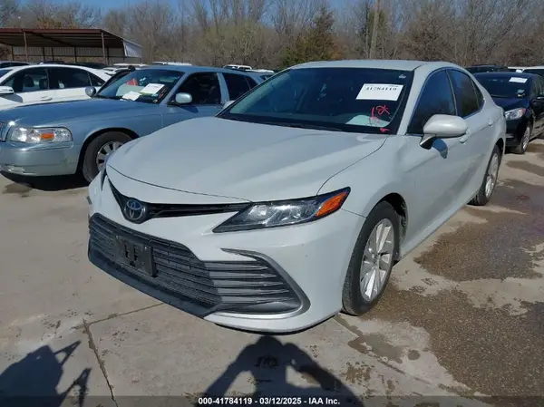 4T1C11AK3NU037121 2022 TOYOTA CAMRY - Image 2
