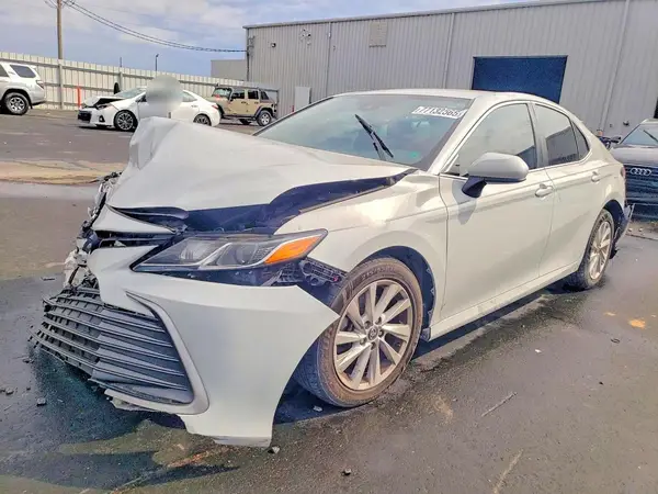 4T1C11AK3NU038821 2022 TOYOTA CAMRY - Image 1