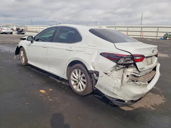 4T1C11AK3NU038821 2022 TOYOTA CAMRY - Image 2