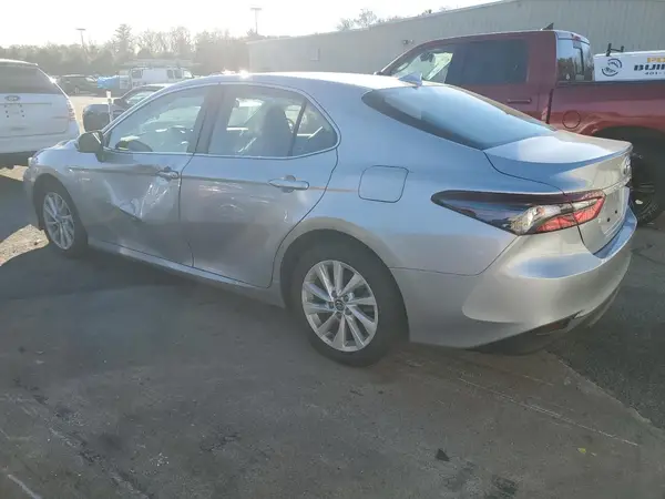 4T1C11AK3NU046983 2022 TOYOTA CAMRY - Image 2