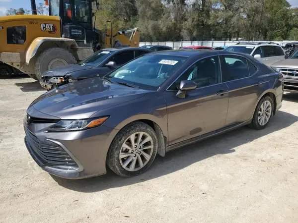 4T1C11AK3NU058437 2022 TOYOTA CAMRY - Image 1