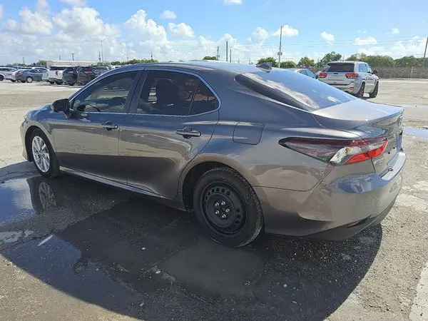 4T1C11AK3NU071205 2022 TOYOTA CAMRY - Image 2