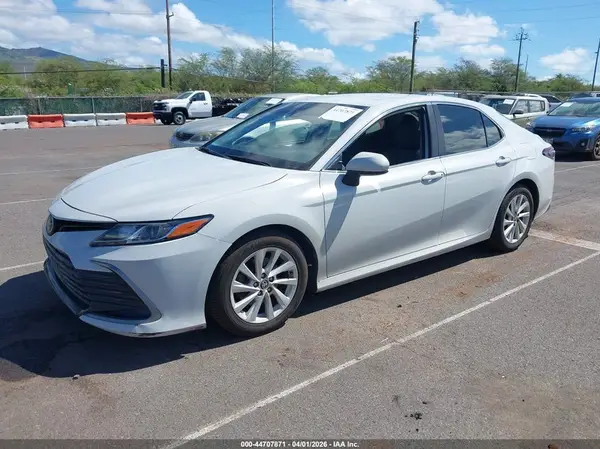 4T1C11AK3NU071317 2022 TOYOTA CAMRY - Image 2