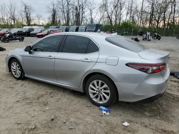 4T1C11AK3NU072189 2022 TOYOTA CAMRY - Image 2