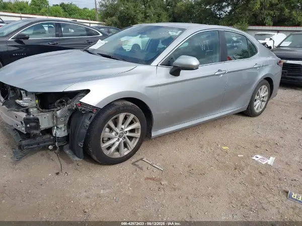 4T1C11AK3NU072774 2022 TOYOTA CAMRY - Image 2