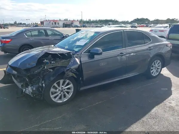 4T1C11AK3NU623267 2022 TOYOTA CAMRY - Image 2