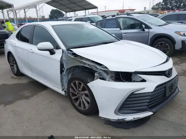 4T1C11AK3NU625990 2022 TOYOTA CAMRY - Image 1