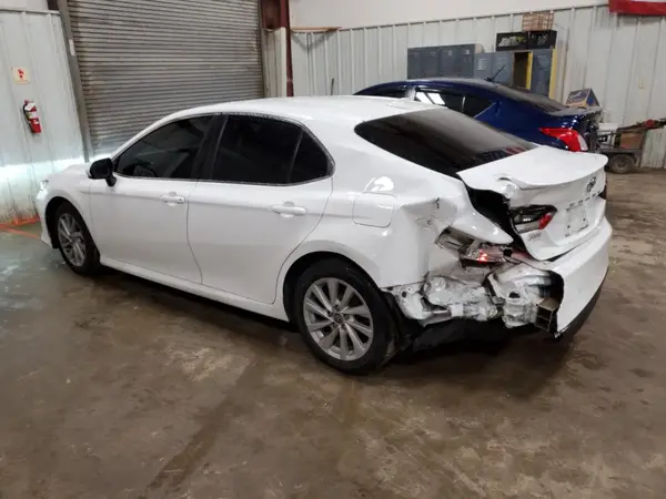4T1C11AK3NU627349 2022 TOYOTA CAMRY - Image 2