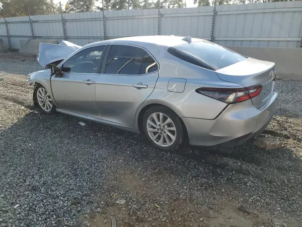 4T1C11AK3NU628422 2022 TOYOTA CAMRY - Image 2