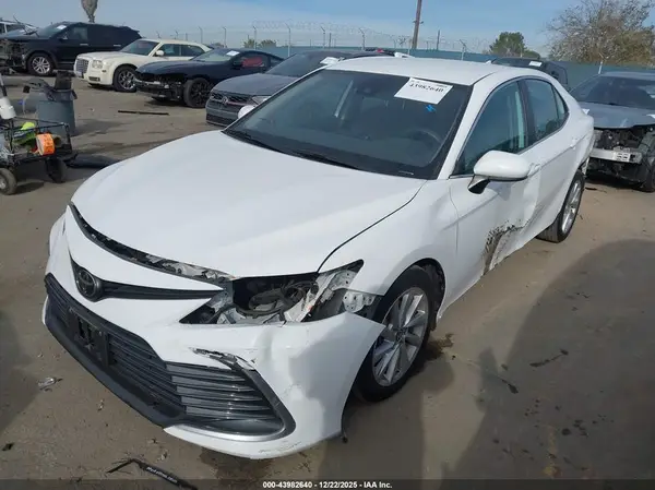 4T1C11AK3NU629506 2022 TOYOTA CAMRY - Image 2