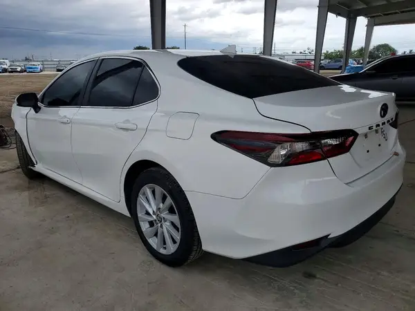 4T1C11AK3NU630123 2022 TOYOTA CAMRY - Image 2