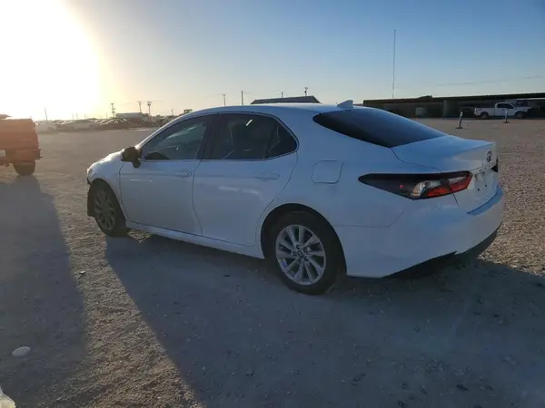 4T1C11AK3NU630445 2022 TOYOTA CAMRY - Image 2
