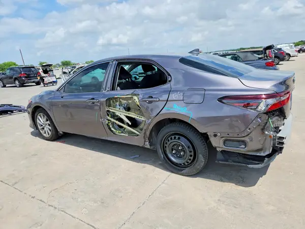 4T1C11AK3NU630509 2022 TOYOTA CAMRY - Image 2