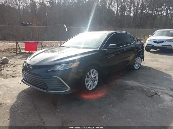4T1C11AK3NU630543 2022 TOYOTA CAMRY - Image 2