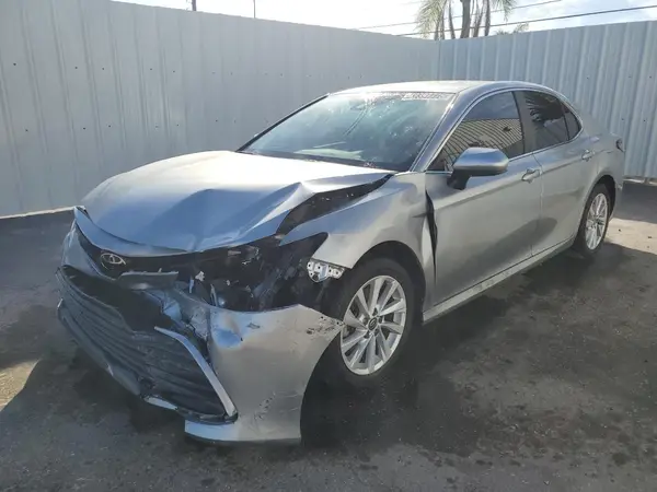 4T1C11AK3NU638447 2022 TOYOTA CAMRY - Image 1