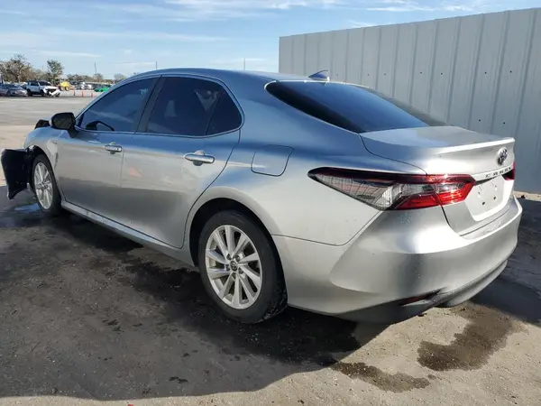 4T1C11AK3NU638447 2022 TOYOTA CAMRY - Image 2