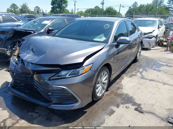 4T1C11AK3NU638786 2022 TOYOTA CAMRY - Image 2