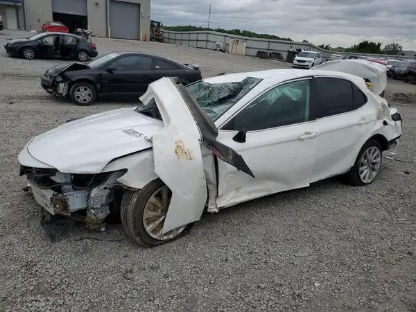 4T1C11AK3NU639498 2022 TOYOTA CAMRY - Image 1