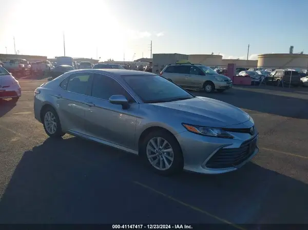 4T1C11AK3NU640389 2022 TOYOTA CAMRY - Image 1