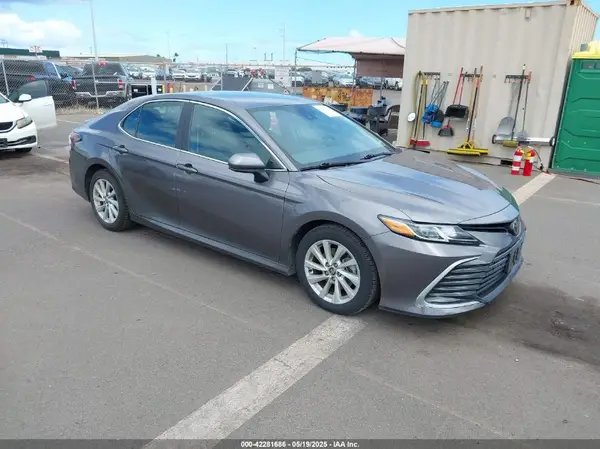 4T1C11AK3NU643163 2022 TOYOTA CAMRY - Image 1