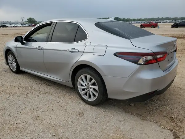 4T1C11AK3NU643471 2022 TOYOTA CAMRY - Image 2