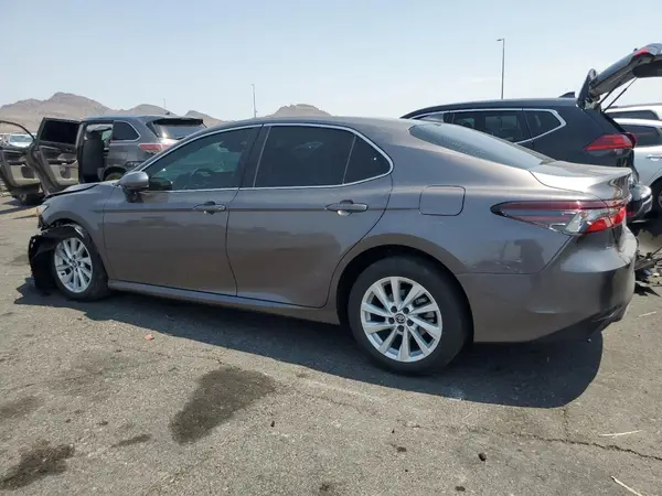 4T1C11AK3NU646080 2022 TOYOTA CAMRY - Image 2