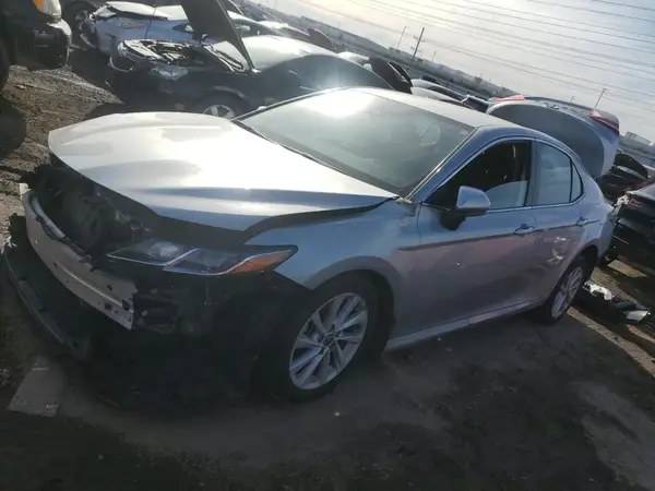 4T1C11AK3NU647973 2022 TOYOTA CAMRY - Image 1