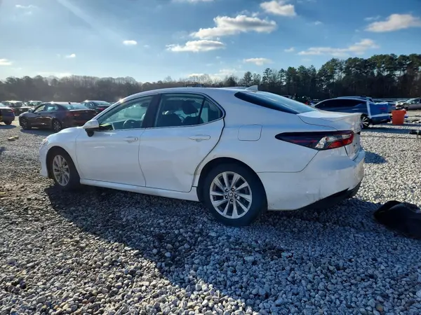 4T1C11AK3NU651389 2022 TOYOTA CAMRY - Image 2